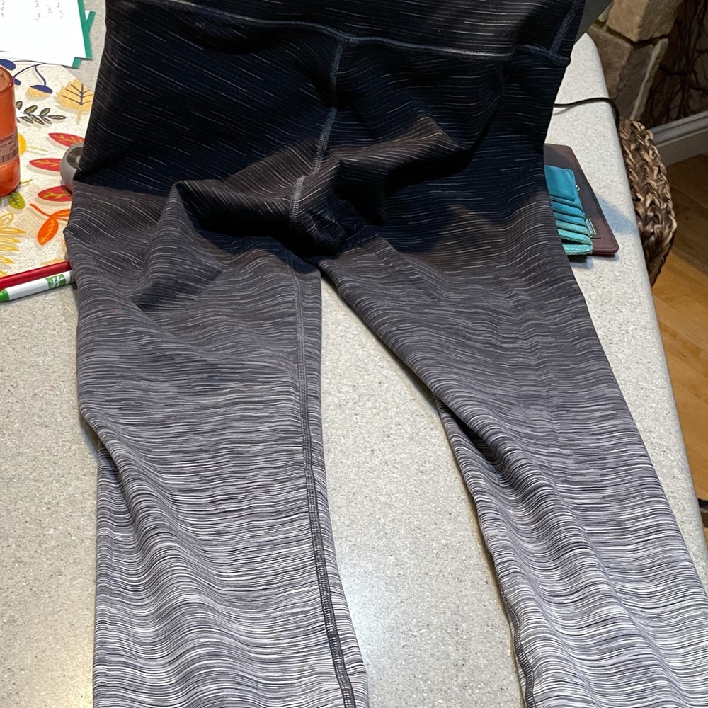 Lululemon ombré leggings size 8. Flawless